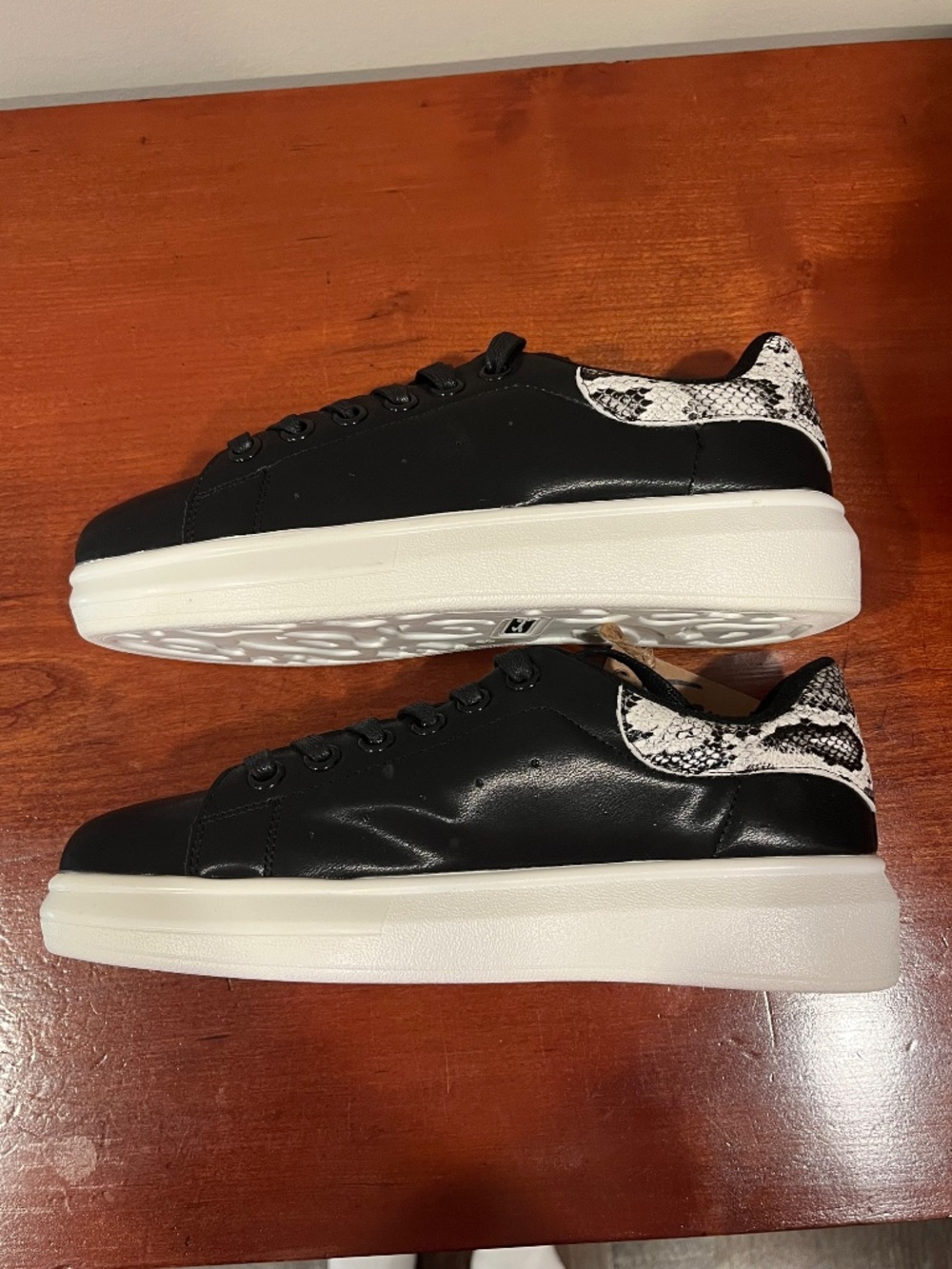 NIB Seven7 Women’s Miki Low-top Platform Sneaker w/ Snakeskin Print 9 - Picture 11 of 15
